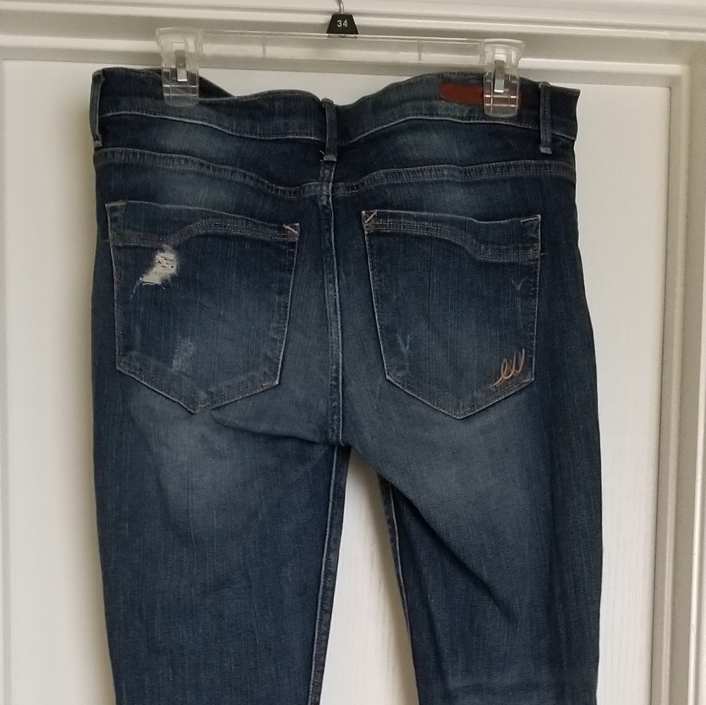 Distressed jeggings